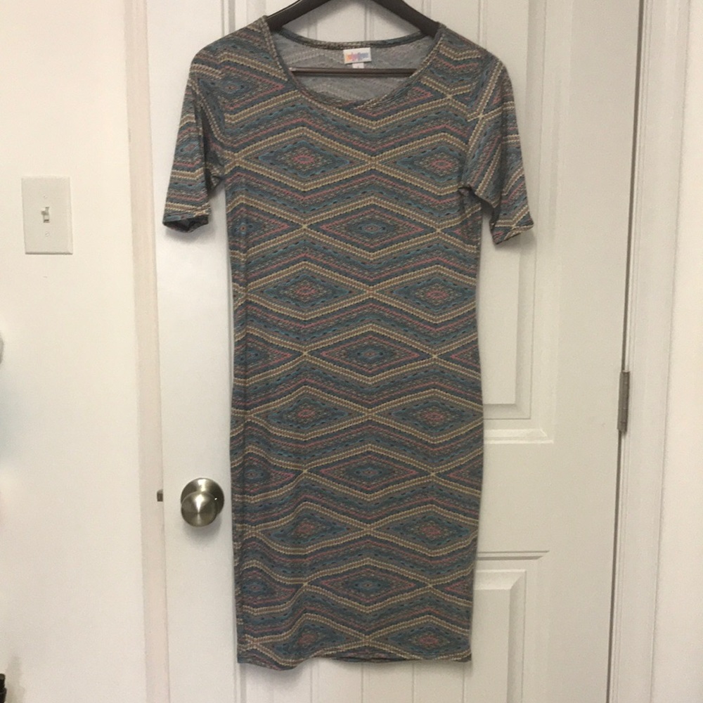Lularoe S Julia pastel colored geometric pattern